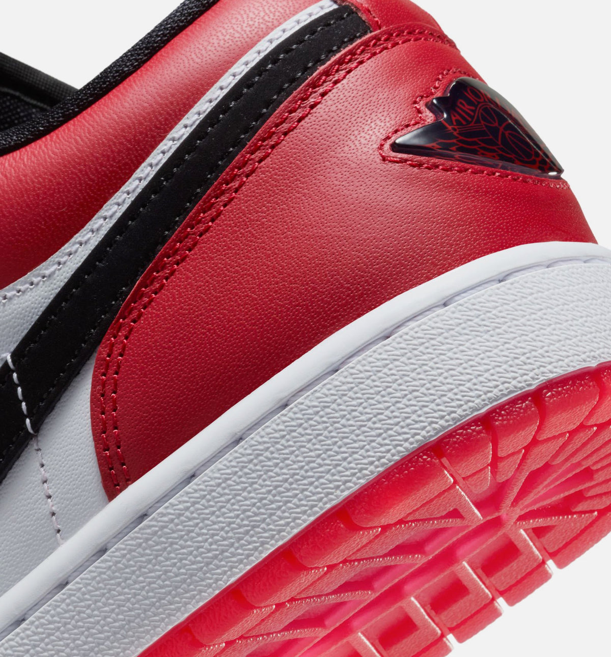 Air Jordan 1 Low SE Men's Lifestyle Shoe - White / Varsity Red / Black