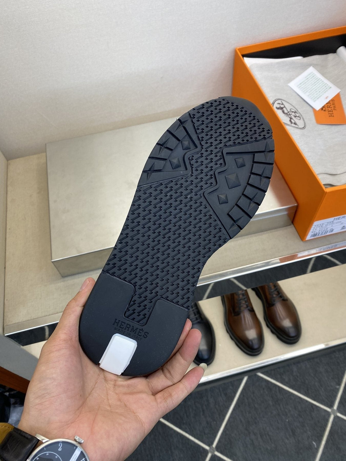 Hermès Men's White and Gray Low-Top Sneakers