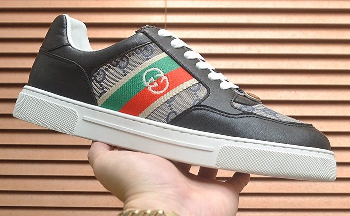 Gucci Red-Green Stripe Low-Top Sneakers