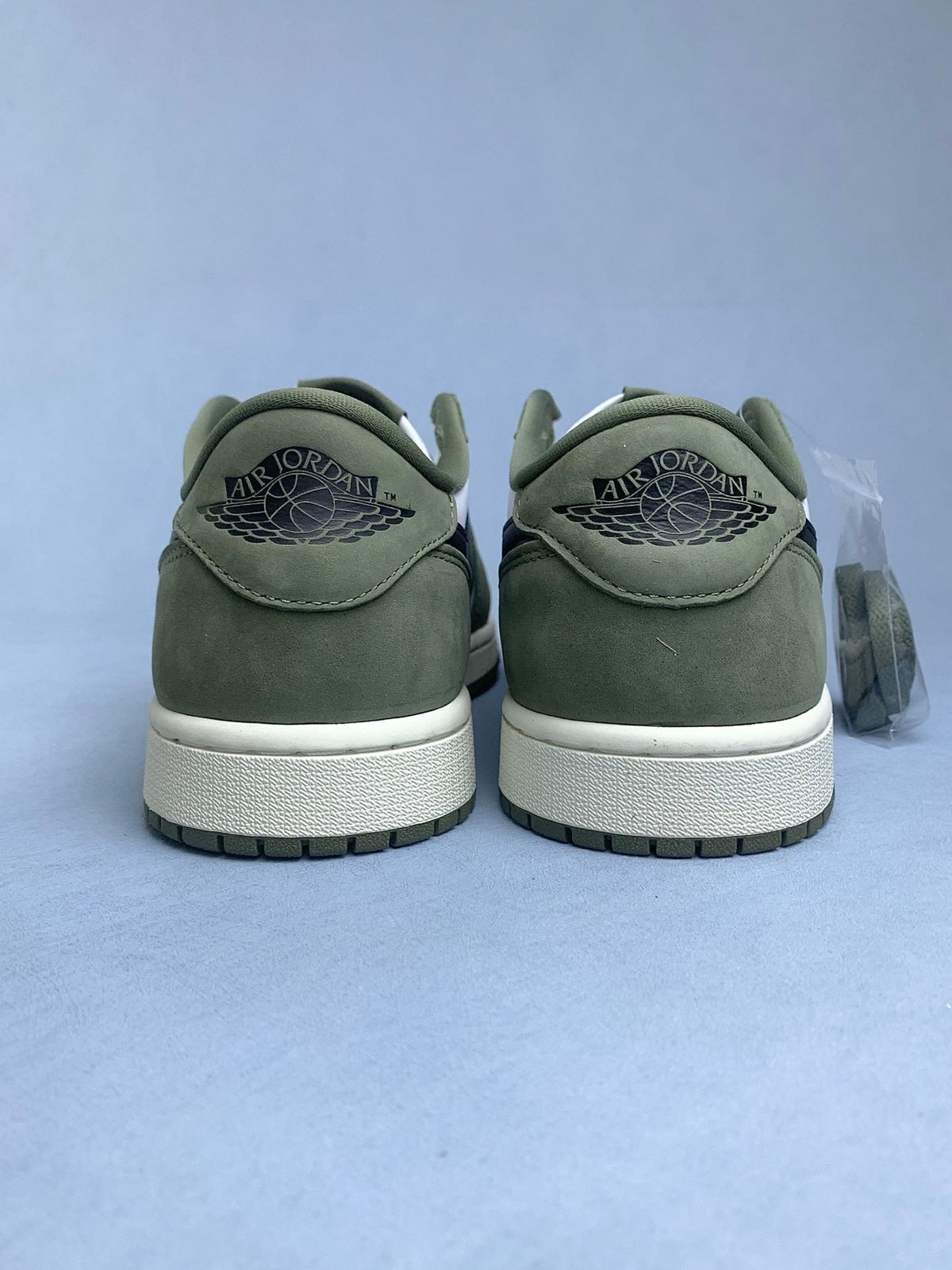 Air Jordan 1 Low Medium Olive Suede Unisex Sneakers HQ6998-200